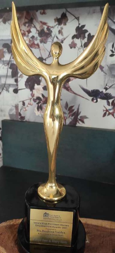 Gold winged-figure trophy, India's Most Prominent Women Empowerment Awards 2021, presented to Rushina Vaidya