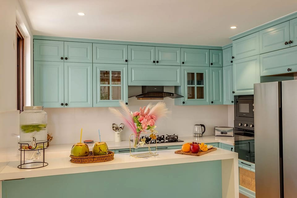 Casa Keval, kitchen island and pantry