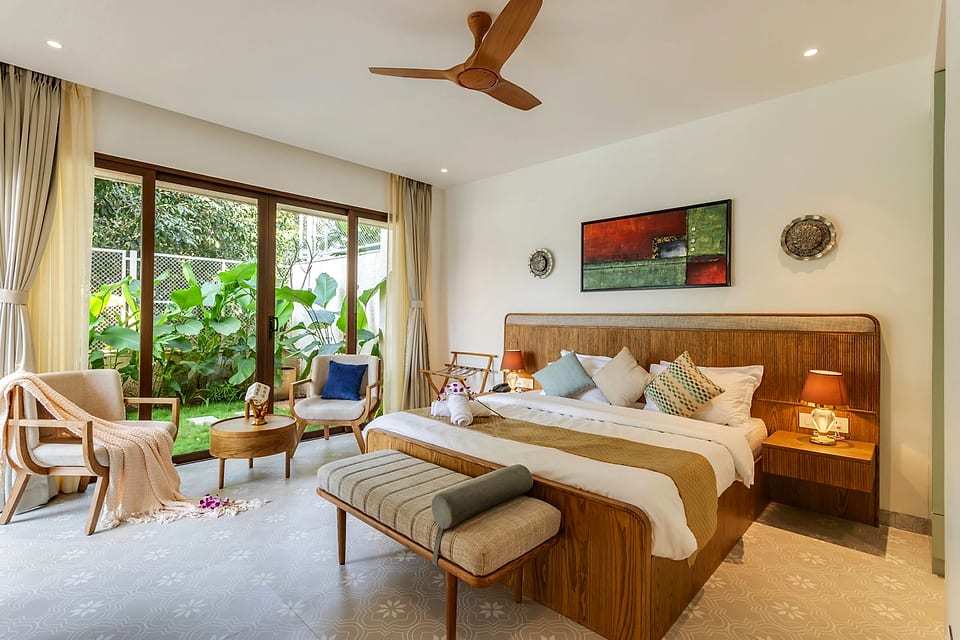 Casa Keval, bedroom with a seating corner