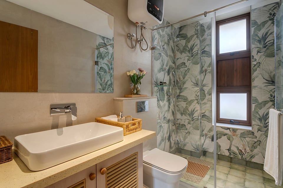 Casa Keval, bathroom with a stone counter