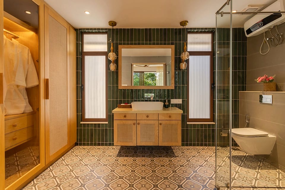 Casa Keval, walk-in shower behind clear glass
