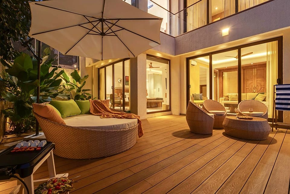 Casa Keval, deck seating at dusk