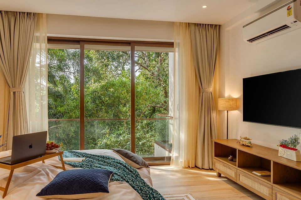 Casa Keval, living area with full-height glazing to the trees