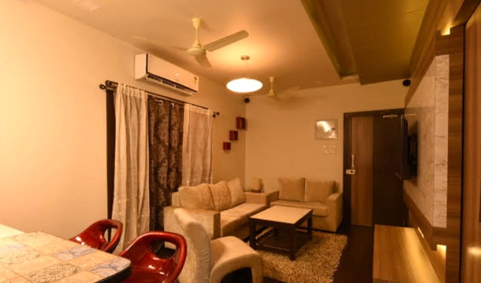 Highland Beach Resort, sitting room and dining corner