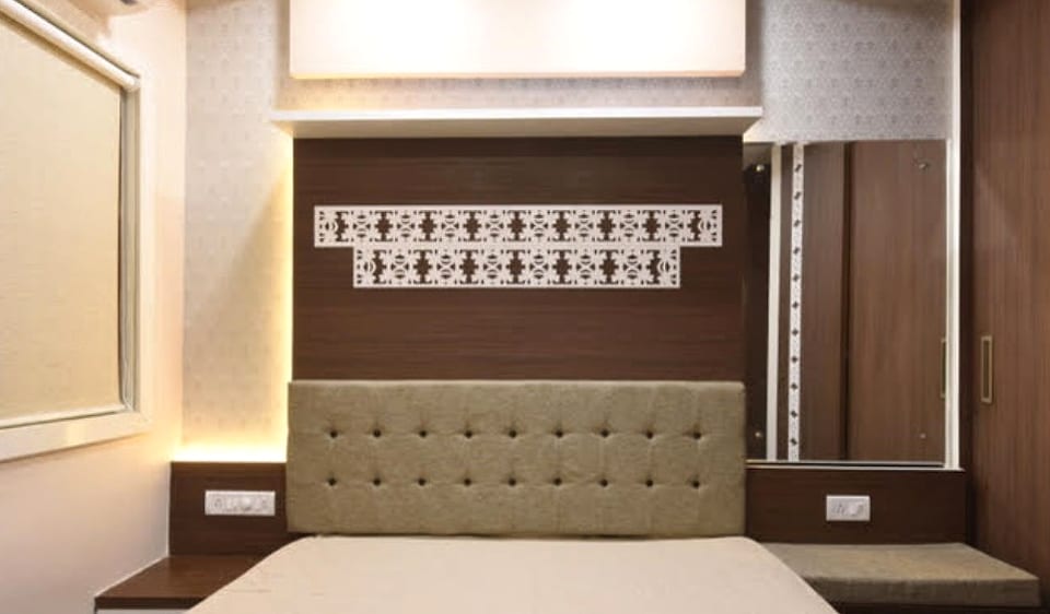 Highland Beach Resort, bedroom with an upholstered headboard