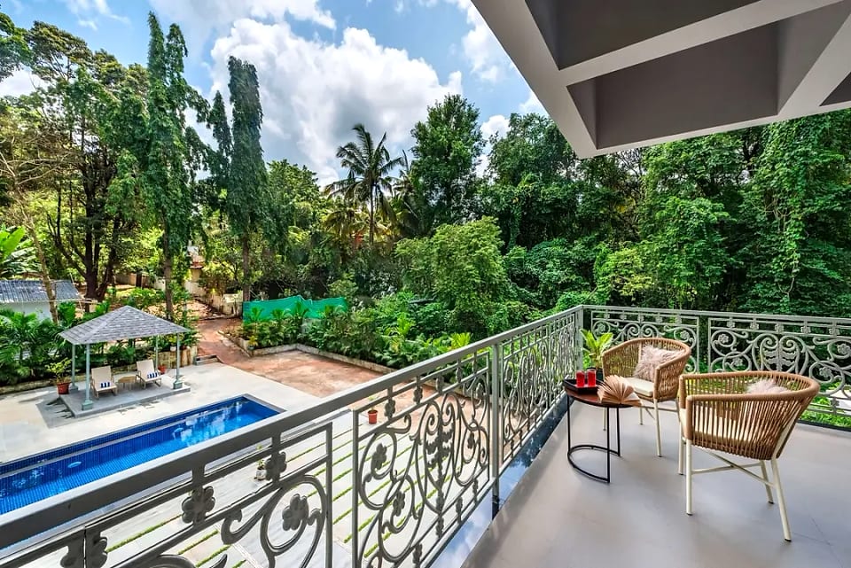 Nerul residence, balcony overlooking the pool and garden
